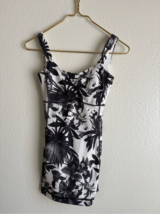 lululemon athletica Tops - lululemon athletica Black & White Botanical Tank